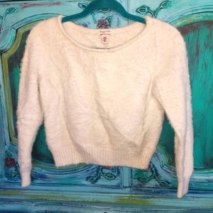 White Fuzzy Sweater Top ❄️🤍